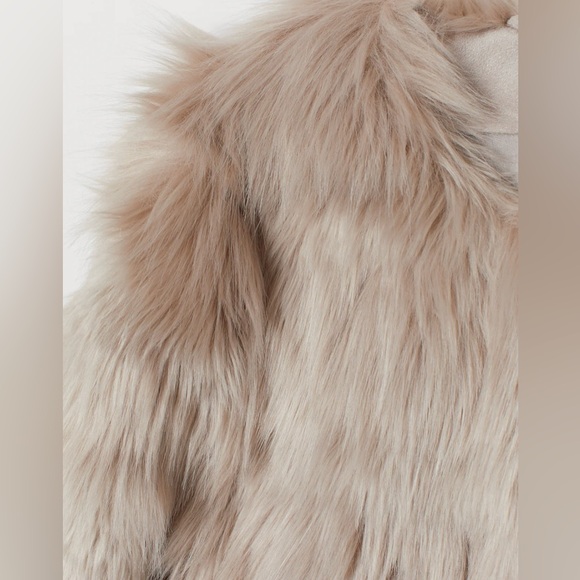 H&M Divided | Short Faux Fur Jacket | Light Greige | XS - Picture 2 of 5